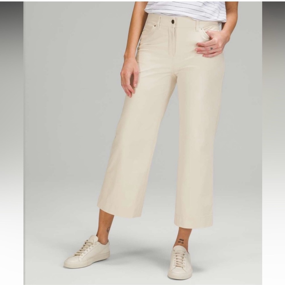 Lululemon City Sleek 5 Pocket High Rise 7/8 Length Pants in White Opal, EUC